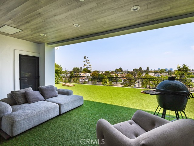 Detail Gallery Image 30 of 33 For 360 Hillcrest Street, El Segundo,  CA 90245 - 4 Beds | 4 Baths