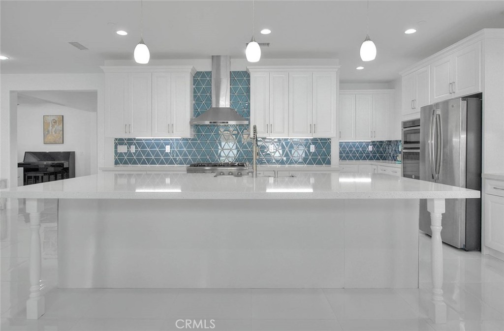 https://media.crmls.org/medias/7e6b03a9-acaf-45a2-8ac7-7581c9150e00.jpg?preset=X-Large