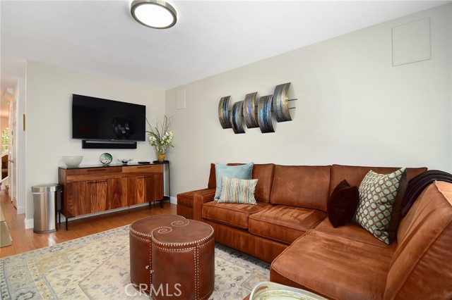 Detail Gallery Image 13 of 33 For 20950 Oxnard St #11,  Woodland Hills,  CA 91367 - 3 Beds | 2/1 Baths