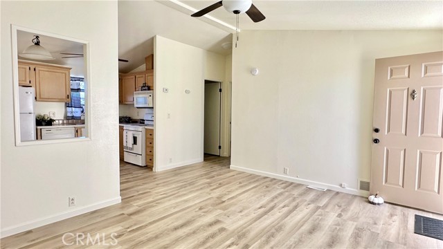 Detail Gallery Image 4 of 36 For 22241 Nisqually Rd #18,  Apple Valley,  CA 92308 - 3 Beds | 2 Baths