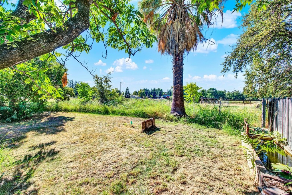https://media.crmls.org/medias/7e6c7581-f9b3-4583-affc-b95d62fdf598.jpg?preset=X-Large