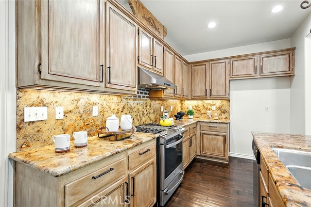Detail Gallery Image 15 of 47 For 4331 Altivo Ln, Corona,  CA 92883 - 4 Beds | 3 Baths