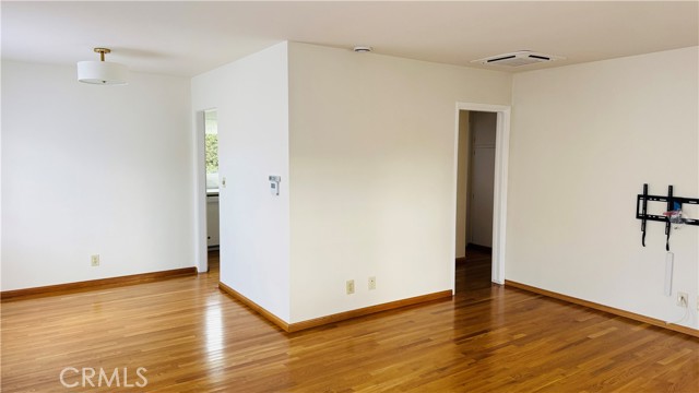 Detail Gallery Image 5 of 21 For 6633 W 87th, Los Angeles,  CA 90045 - 3 Beds | 1 Baths