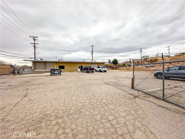 15691 1st Street, Victorville, California 92395, ,Commercial Lease,For Rent,15691 1st Street,CRHD25053959