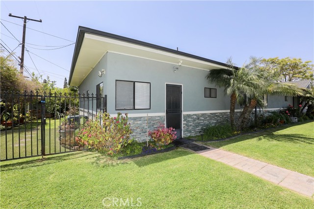 5302 Carley Avenue, Whittier CA: https://media.crmls.org/medias/7e6e7352-039f-4df5-a740-1c2c79a6dac4.jpg
