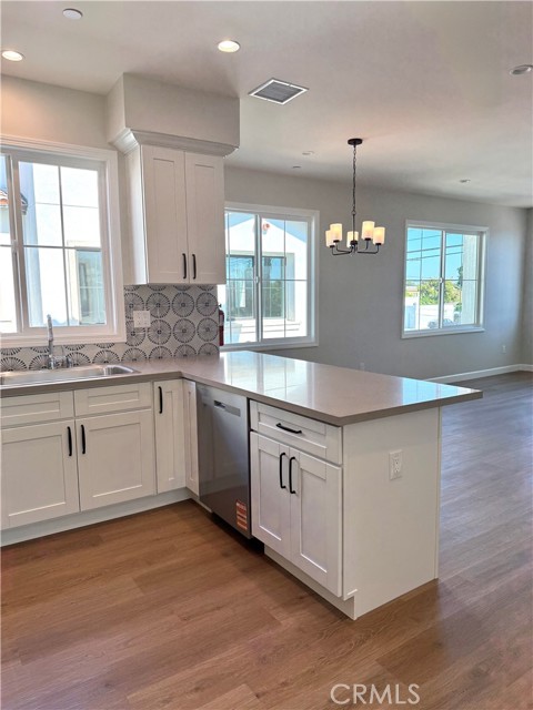 425 W Duarte Road, Monrovia CA: https://media.crmls.org/medias/7e6f9736-6b8f-4e23-8561-461768605668.jpg