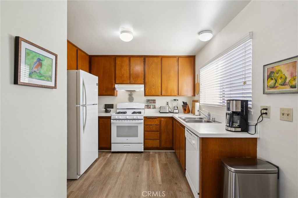 7e6fb7ee 437e 465b B85f Ed5fad6ea587