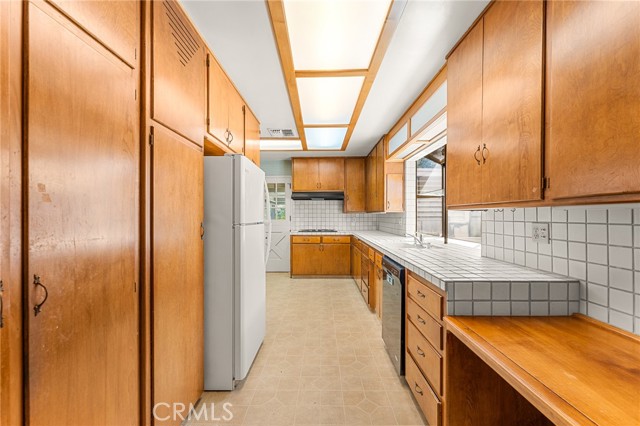 Detail Gallery Image 8 of 25 For 947 Nottingham Dr, Redlands,  CA 92373 - 3 Beds | 2 Baths