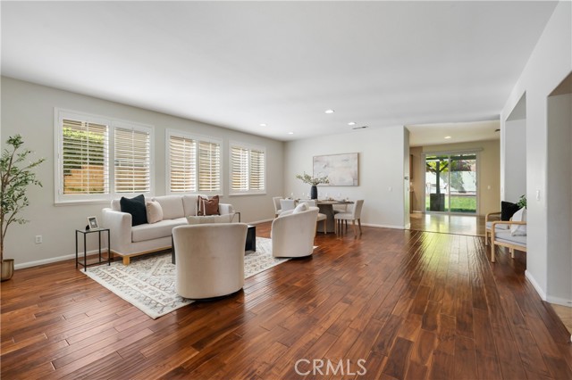 Detail Gallery Image 3 of 68 For 22229 Evening Star Ct, Saugus,  CA 91390 - 6 Beds | 5 Baths