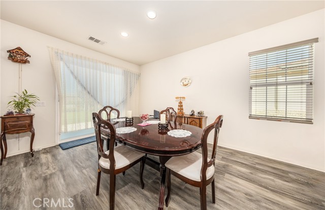 Detail Gallery Image 10 of 42 For 10367 Prospector, Moreno Valley,  CA 92557 - 4 Beds | 2/1 Baths