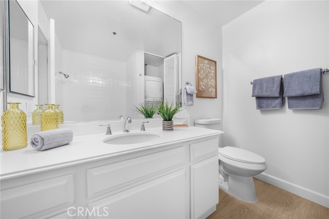 222 S Central Avenue, Los Angeles CA: https://media.crmls.org/medias/7e71eb78-8cb4-4cd9-af52-3ab1d14bb098.jpg