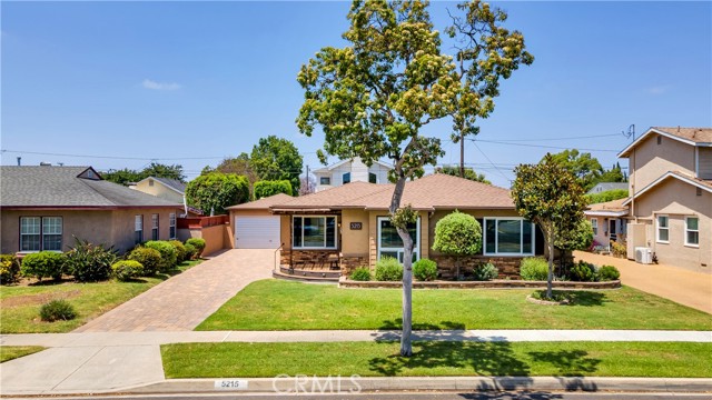 5215 E Monlaco Road, Long Beach CA: https://media.crmls.org/medias/7e7248e8-3760-431a-8368-27aa0a17c1e8.jpg