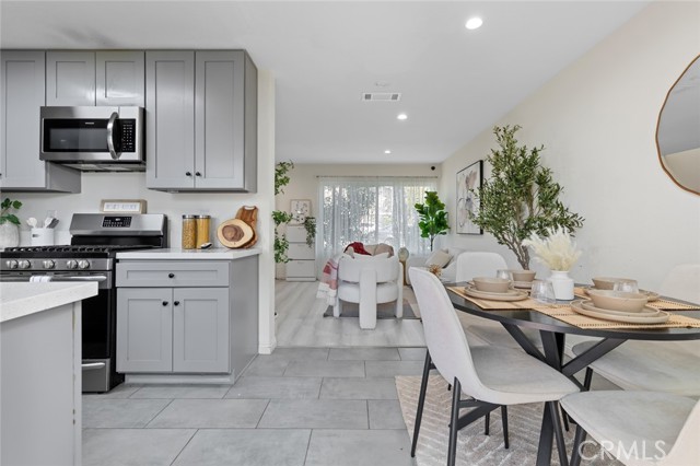 8482 Benjamin Drive, Huntington Beach CA: https://media.crmls.org/medias/7e73d39f-2664-4f12-a49b-251290ebb28f.jpg