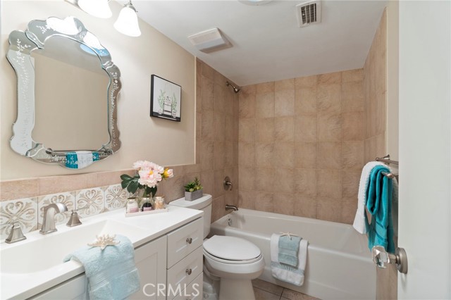 3340 Hillrose Dr, Rossmoor CA: https://media.crmls.org/medias/7e766021-d3e3-471f-a333-daccf857f55b.jpg