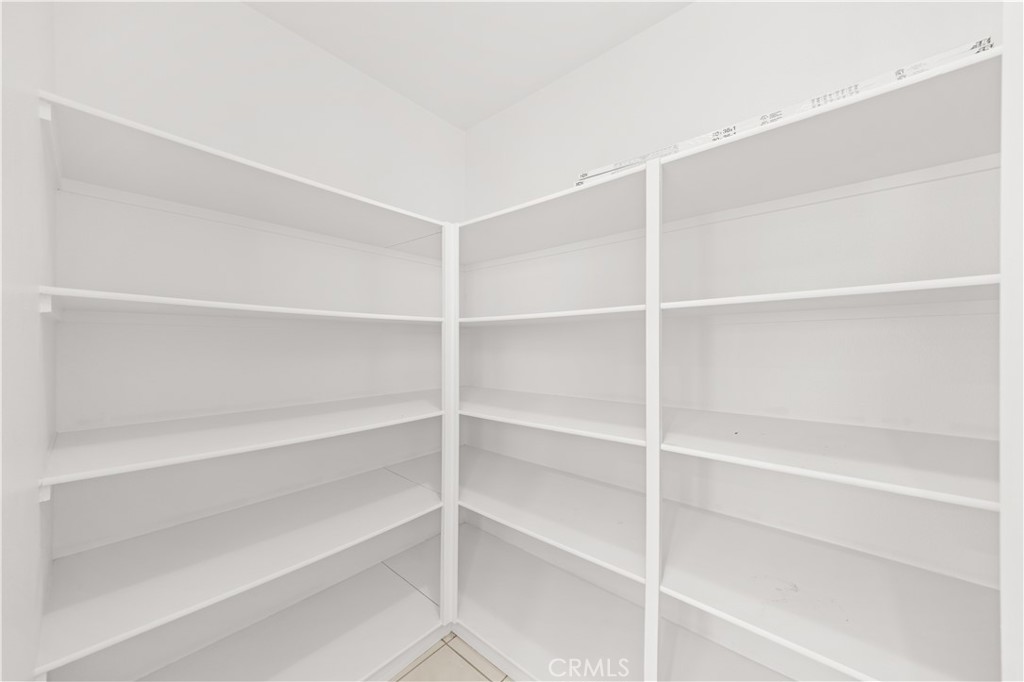 https://media.crmls.org/medias/7e76d81d-79f9-4822-9075-4e1d46d7942d.jpg?preset=X-Large