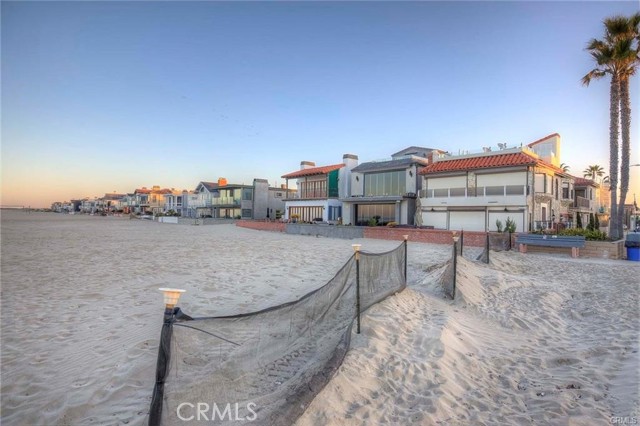 Detail Gallery Image 4 of 20 For 6800 W Oceanfront, Newport Beach,  CA 92663 - 3 Beds | 2 Baths