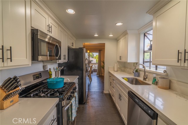 Detail Gallery Image 8 of 28 For 835 W Sepulveda St a,  San Pedro,  CA 90731 - 2 Beds | 2 Baths