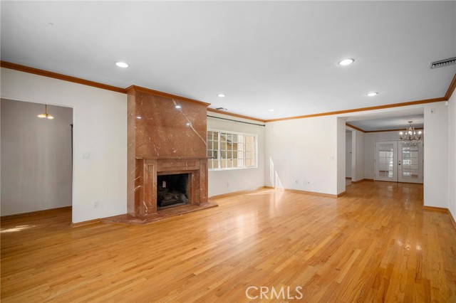 2225 East Glenoaks Boulevard photo 6