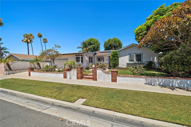 Detail Gallery Image 2 of 29 For 2217 E Parkside Ave, Orange,  CA 92867 - 4 Beds | 2 Baths