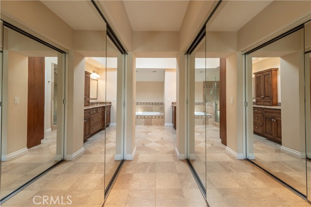 9 Sunrise, Irvine CA: https://media.crmls.org/medias/7e77e2fa-25b7-4f7c-af80-b9cbd2684cf7.jpg