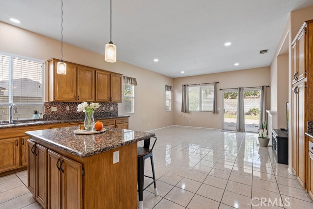 Detail Gallery Image 8 of 34 For 6749 Regal Park Dr, Fontana,  CA 92336 - 4 Beds | 2 Baths