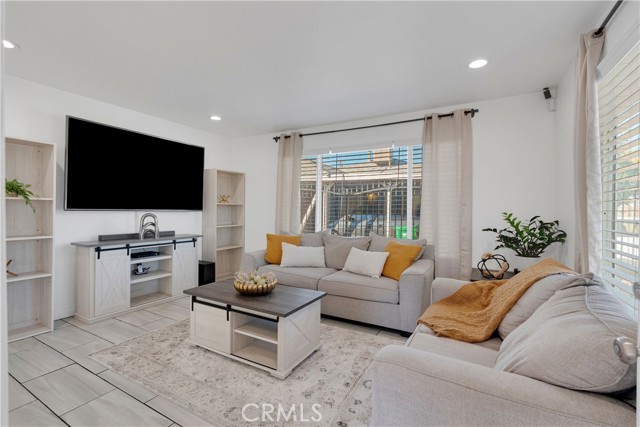 Detail Gallery Image 4 of 14 For 44347 Stanridge Ave, Lancaster,  CA 93535 - 3 Beds | 1 Baths