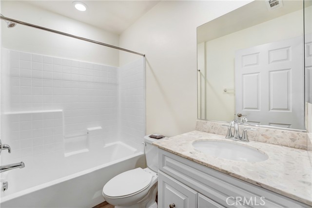 Detail Gallery Image 11 of 15 For 7209 N Chestnut, Van Nuys,  CA 91405 - 3 Beds | 3 Baths