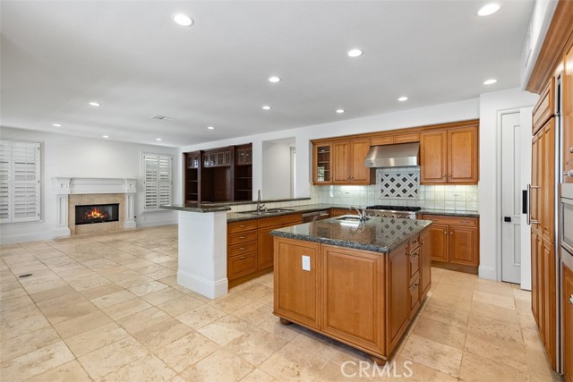 Detail Gallery Image 9 of 25 For 17 Colonial, Newport Beach,  CA 92660 - 5 Beds | 4/1 Baths