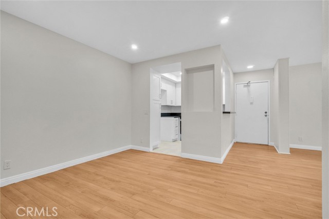 600 W 3rd Street, Santa Ana CA: https://media.crmls.org/medias/7e7d3554-a389-4da7-87c1-d4630805c629.jpg