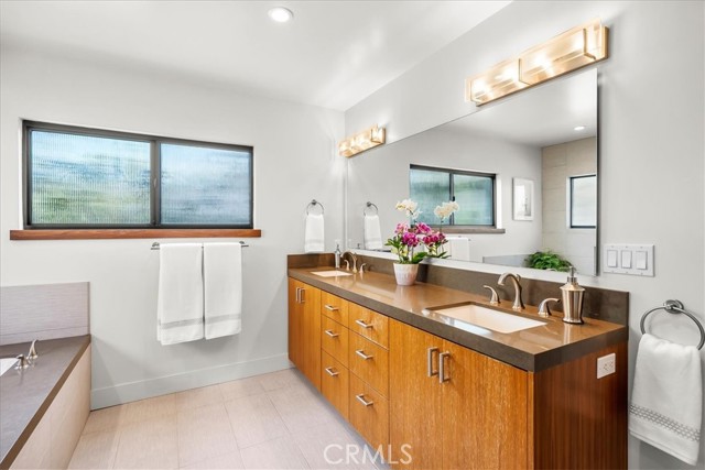 1032 6th, Hermosa Beach, California 90254, 4 Bedrooms Bedrooms, ,3 BathroomsBathrooms,Residential,Sold,6th,SB22136354
