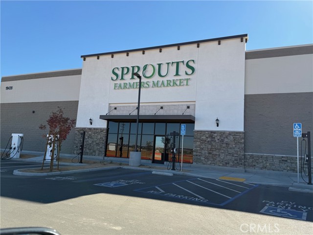 19575 Bear Valley Rd., Apple Valley CA: https://media.crmls.org/medias/7e7e87fa-2291-41d9-8e6c-3f4ff1b76aa8.jpg