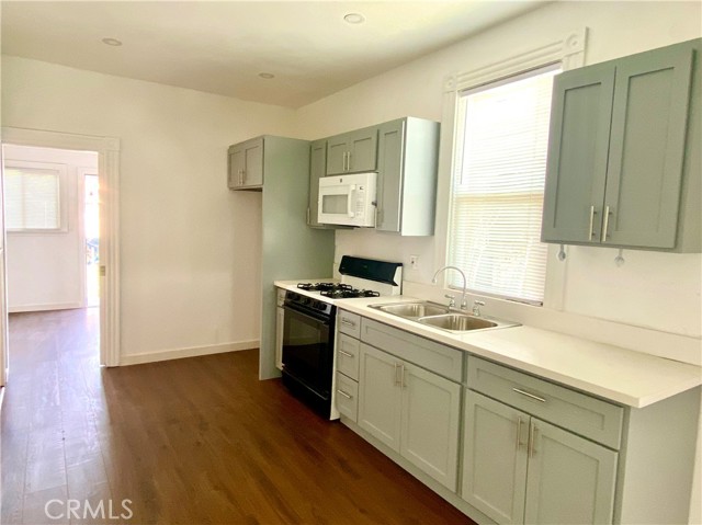 Detail Gallery Image 6 of 11 For 442 W Sepulveda St, San Pedro,  CA 90731 - 2 Beds | 1 Baths