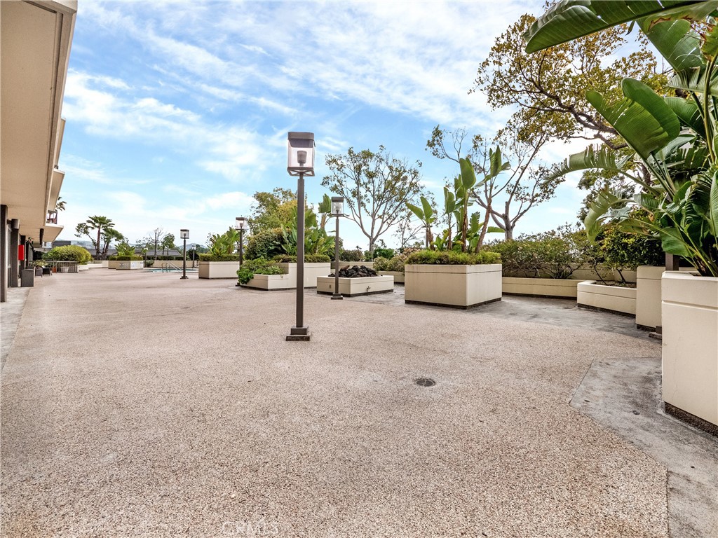 https://media.crmls.org/medias/7e80764f-5e7b-4a18-8758-5350176425c1.jpg?preset=X-Large