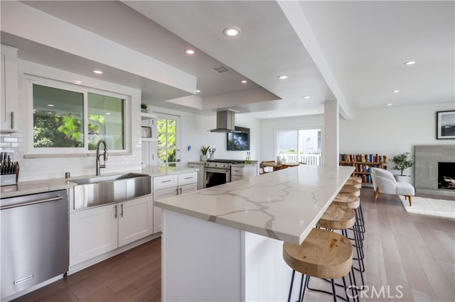 605 E Avenida San Juan, San Clemente CA: https://media.crmls.org/medias/7e809c0c-74d6-4057-a884-b093fa63018c.jpg