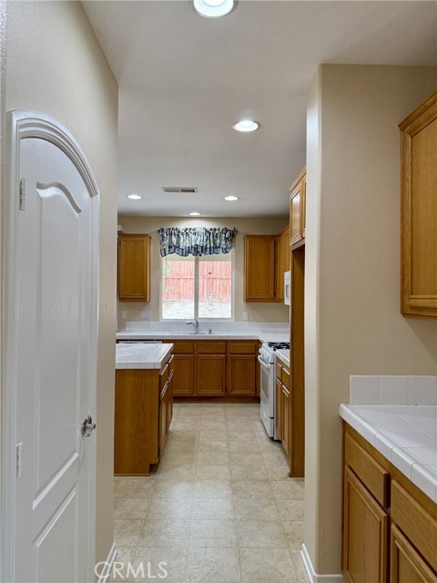 241 Carner Lane, Hemet CA: https://media.crmls.org/medias/7e810239-80e5-41a6-b3ab-502f3f0f480b.jpg