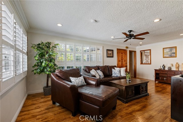 513 E Hillsdale Street, Inglewood CA: https://media.crmls.org/medias/7e810312-42ac-4317-a5c3-c8788de49777.jpg