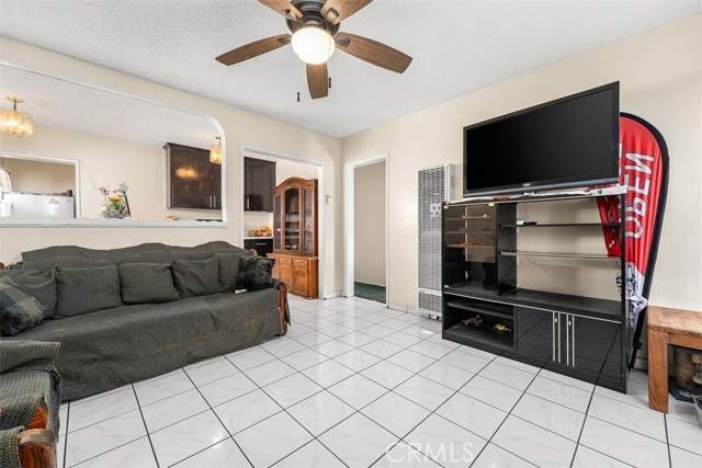 Detail Gallery Image 5 of 26 For 10208 S San Pedro St, Los Angeles,  CA 90003 - 2 Beds | 2 Baths