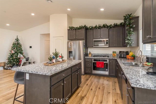 Detail Gallery Image 13 of 36 For 11359 Quail Hollow St, Victorville,  CA 92392 - 4 Beds | 3 Baths