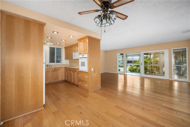 Detail Gallery Image 14 of 35 For 1980 Mckinney Way 13p,  Seal Beach,  CA 90740 - 2 Beds | 2 Baths