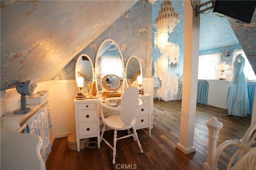 https://media.crmls.org/medias/7e838cde-b03f-45b3-86b7-c4fb14692dc5.jpg?preset=X-Large