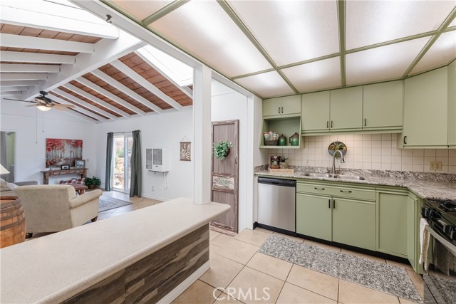 1004 Firmona Avenue, Redondo Beach CA: https://media.crmls.org/medias/7e83bfc1-4d1c-4b0e-afdf-71ec3e3a7bba.jpg