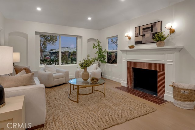 Detail Gallery Image 5 of 30 For 3682 Buckingham, Los Angeles,  CA 90016 - 4 Beds | 2 Baths
