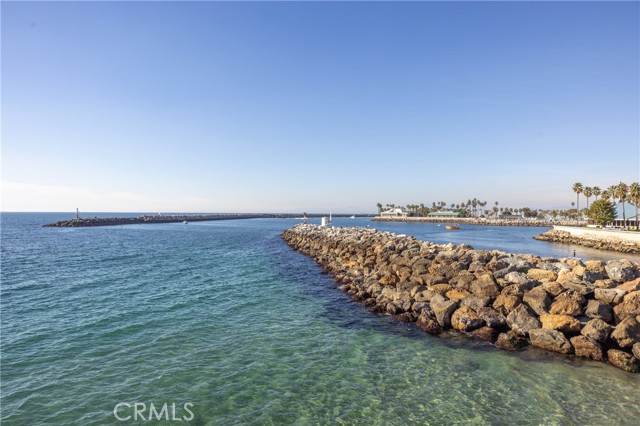 Detail Gallery Image 2 of 50 For 107 S Helberta Avenue #4,  Redondo Beach,  CA 90277 - 3 Beds | 3 Baths