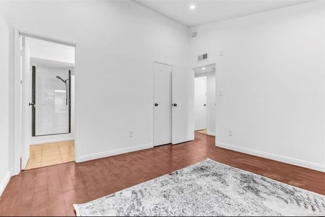 Detail Gallery Image 13 of 20 For 6155 Reseda Blvd #4,  Tarzana,  CA 91335 - 3 Beds | 2 Baths