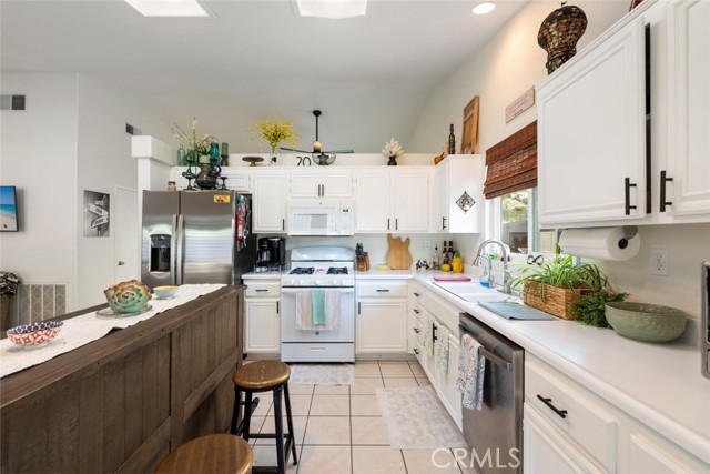Detail Gallery Image 8 of 19 For 33268 via Chapparo, Temecula,  CA 92592 - 3 Beds | 2 Baths