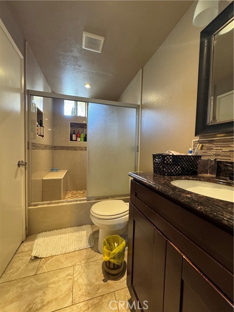 Detail Gallery Image 8 of 8 For 13851 Los Angeles #B,  Baldwin Park,  CA 91706 - 2 Beds | 1/1 Baths