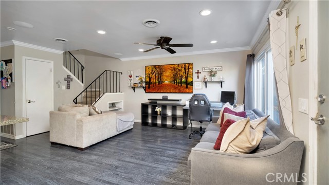 Detail Gallery Image 3 of 28 For 1616 Iowa #C,  Costa Mesa,  CA 92626 - 2 Beds | 1 Baths