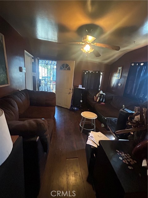 151 E 67th Street, Los Angeles CA: https://media.crmls.org/medias/7e8bb195-1092-48c8-9cf7-83878241316b.jpg
