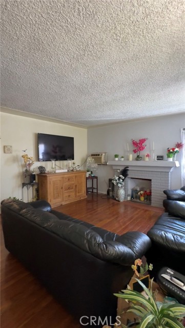 8758 S Hobart Boulevard, Los Angeles CA: https://media.crmls.org/medias/7e8d65ea-89cb-43d1-b00a-cbd336044a21.jpg
