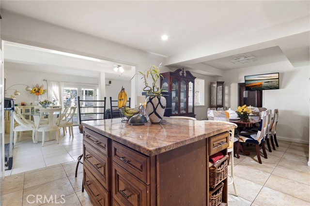 23900 Darbun Drive, Newhall CA: https://media.crmls.org/medias/7e8ee4b7-b8de-41ff-82f2-4f813db64370.jpg